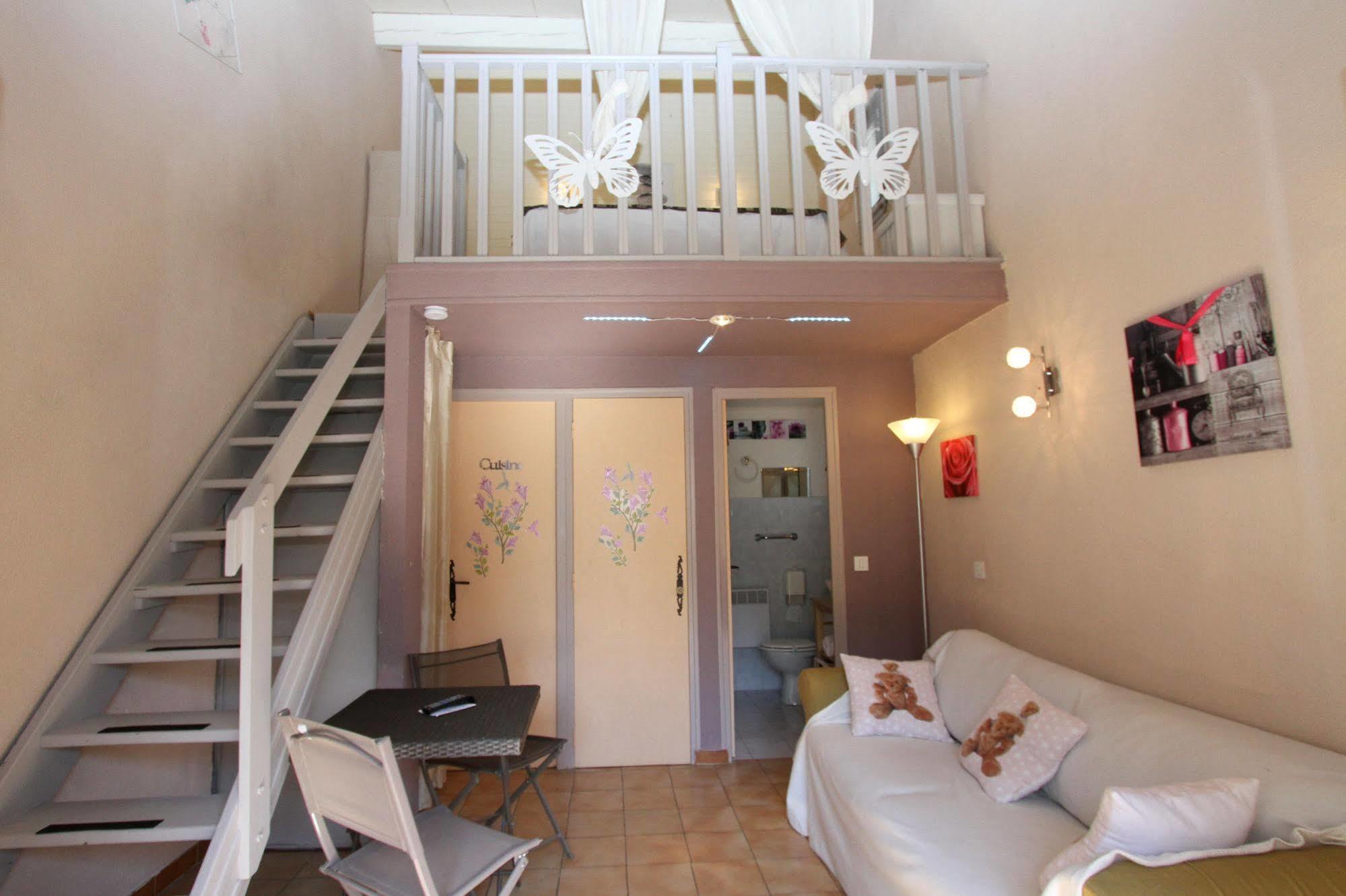 Auberge Des Pins Tourrettes Eksteriør bilde